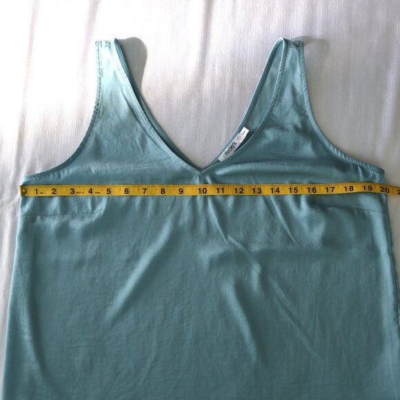 Size M , Double V-Neck Sleeveless Blouse , Rickis - Picture 5 of 10